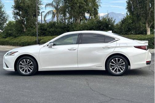 2022 Lexus ES 300h Base