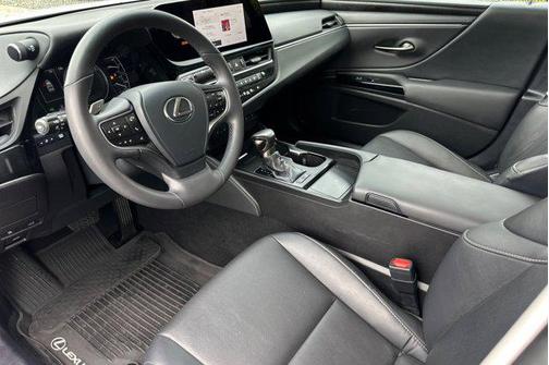 2024 Lexus ES 300h Base