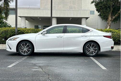 2024 Lexus ES 300h Base