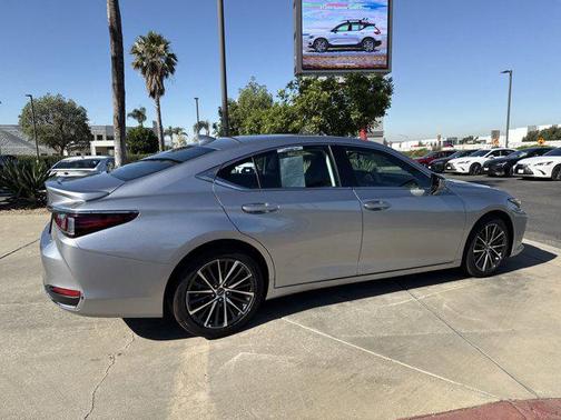 2024 Lexus ES 300h Base