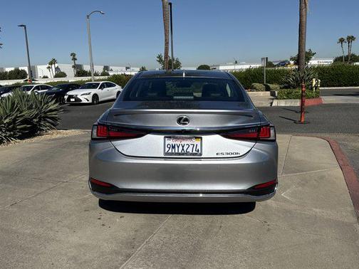 2024 Lexus ES 300h Base