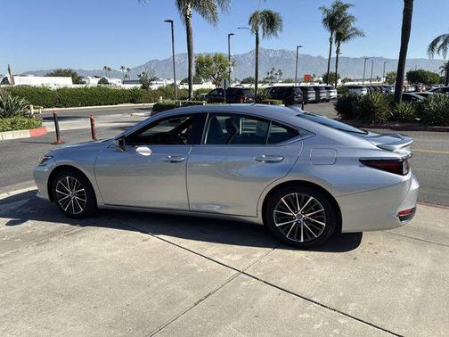2024 Lexus ES 300h Base