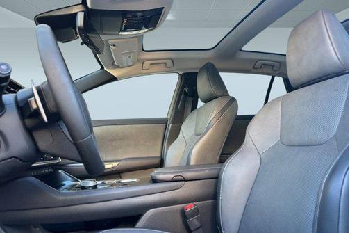 2023 Lexus RZ 450e Premium