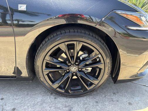 2023 Lexus ES 300h F SPORT Handling