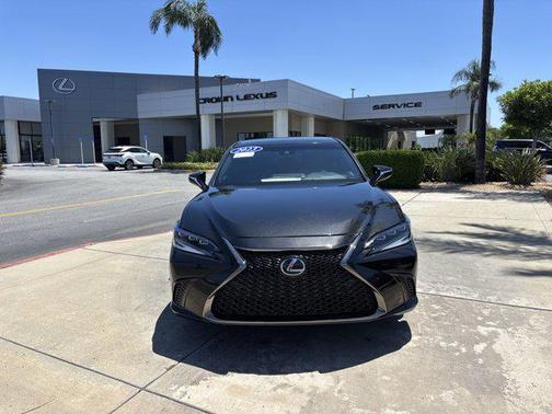 2023 Lexus ES 300h F SPORT Handling