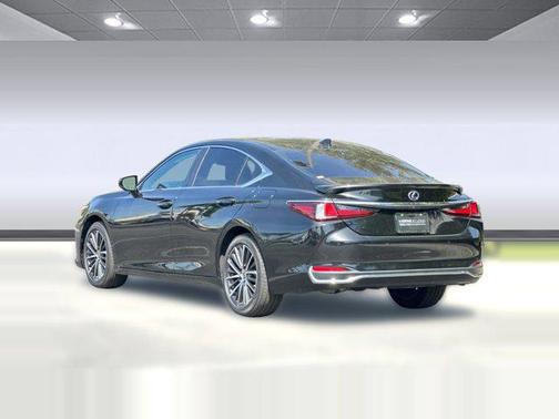 2022 Lexus ES 300h Base