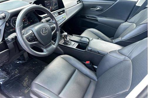 2022 Lexus ES 300h Base