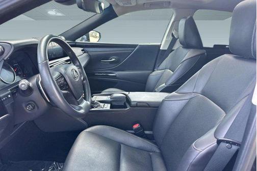 2022 Lexus ES 300h Base