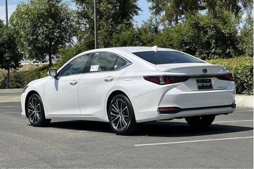 2025 Lexus ES 300h Base