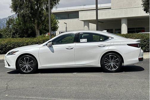 2025 Lexus ES 300h Base