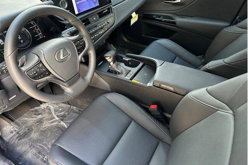 2025 Lexus ES 300h Base