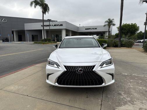 2025 Lexus ES 300h Base