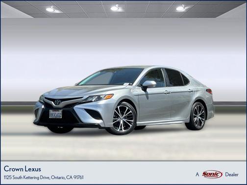 Celestial Silver Metallic 2019 Toyota Camry SE