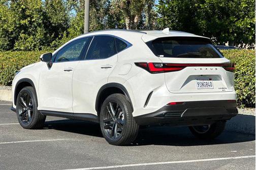 2025 Lexus NX 450h+ Luxury