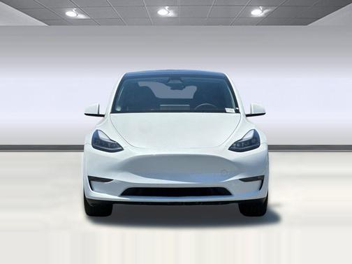 Pearl White Multi-Coat 2023 Tesla Model Y RWD