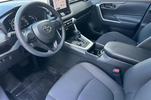 Ice Cap 2025 Toyota RAV4 Hybrid LE