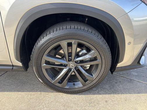 2025 Lexus NX 450h+ Luxury