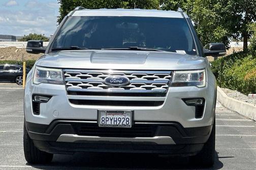Ingot Silver Metallic 2018 Ford Explorer XLT