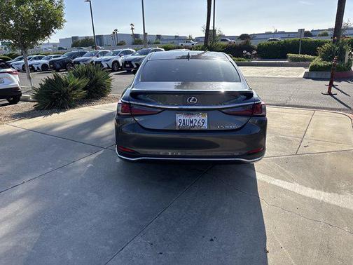 2022 Lexus ES 300h Base