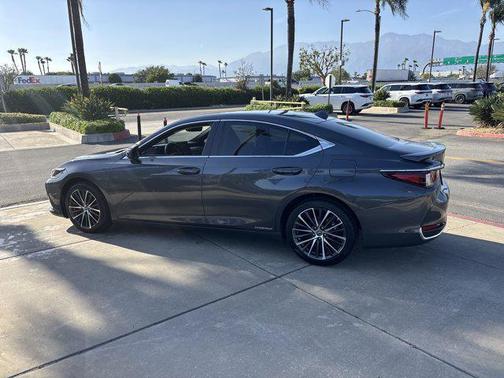 2022 Lexus ES 300h Base
