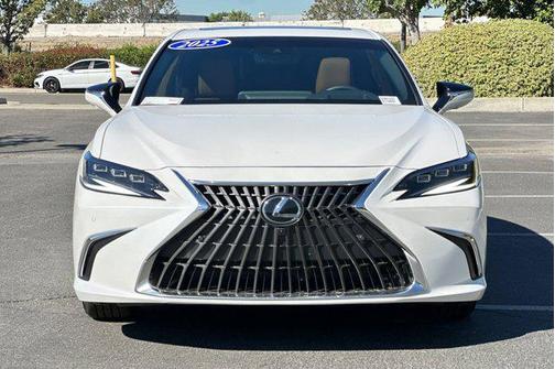 2025 Lexus ES 300h Luxury