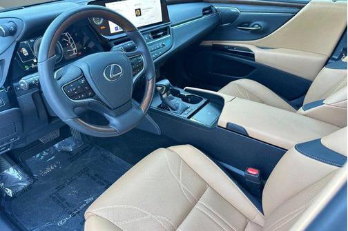 2025 Lexus ES 300h Luxury