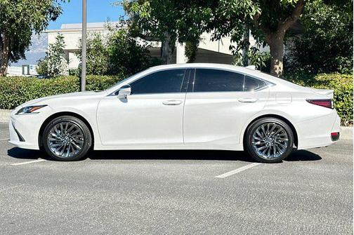2025 Lexus ES 300h Luxury