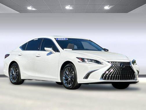 2025 Lexus ES 300h Luxury