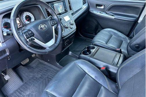 2017 Toyota Sienna SE Premium