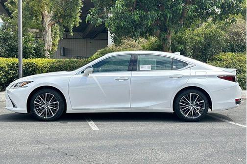 2025 Lexus ES 300h Base