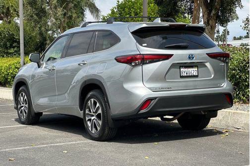 2022 Toyota Highlander Hybrid XLE