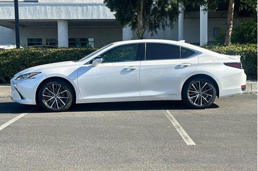 2022 Lexus ES 300h Base