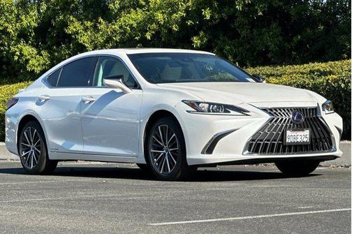 2022 Lexus ES 300h Base