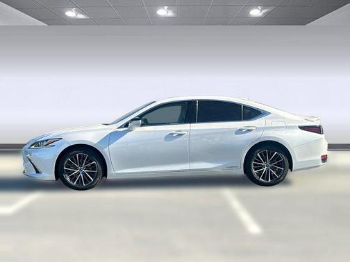 2022 Lexus ES 300h Base