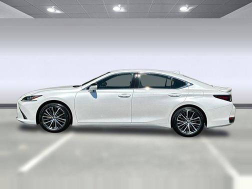 2025 Lexus ES 300h Base