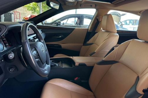 Eminent White Pearl 2023 Lexus ES 250 Base