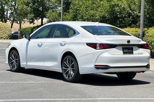 Eminent White Pearl 2023 Lexus ES 250 Base