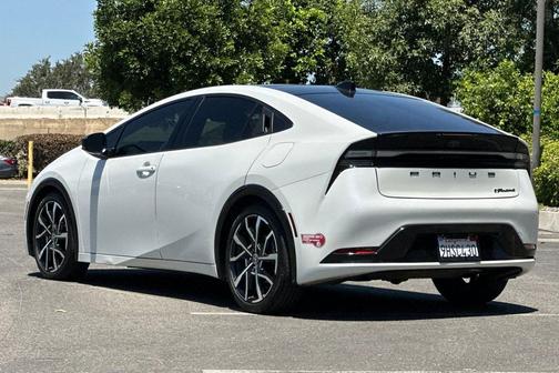 White 2023 Toyota Prius Prime SE