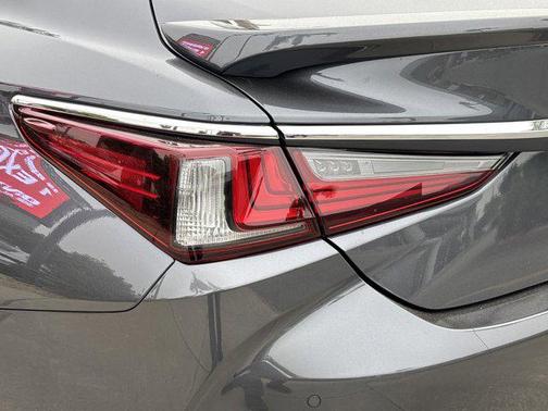 2025 Lexus ES 300h Base