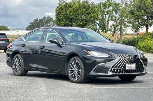 2025 Lexus ES 300h Base