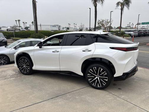 2023 Lexus RZ 450e Luxury