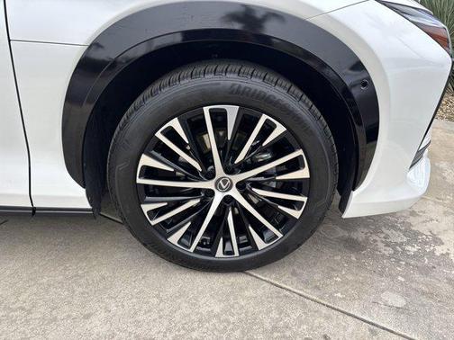 2023 Lexus RZ 450e Luxury
