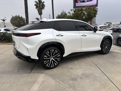 2023 Lexus RZ 450e Luxury