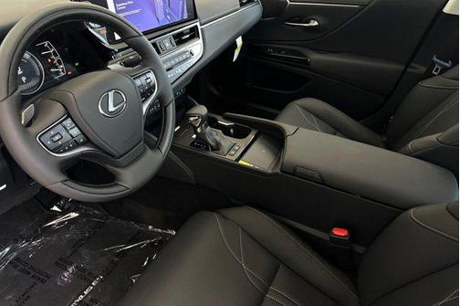 2025 Lexus ES 300h Luxury