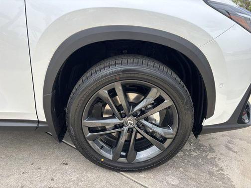 2025 Lexus NX 450h+ Luxury