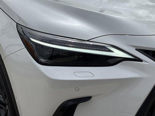 2025 Lexus NX 450h+ Luxury