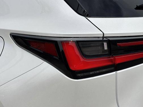 2025 Lexus NX 450h+ Luxury