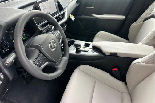 Iridium 2026 Lexus UX 300h Base