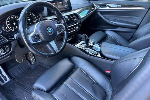 Black 2018 BMW 540 540i