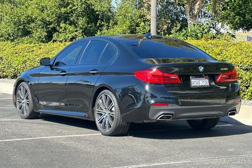 Black 2018 BMW 540 540i